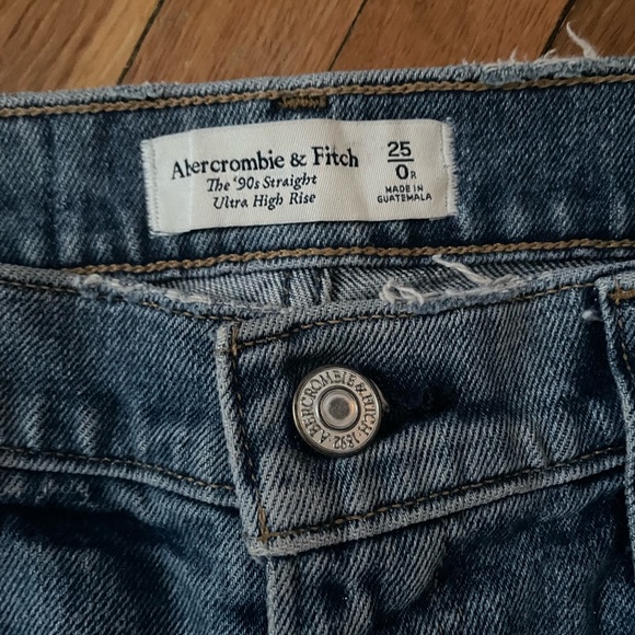Abercrombie 90s Ultra High Rise jeans - Picture 3 of 3